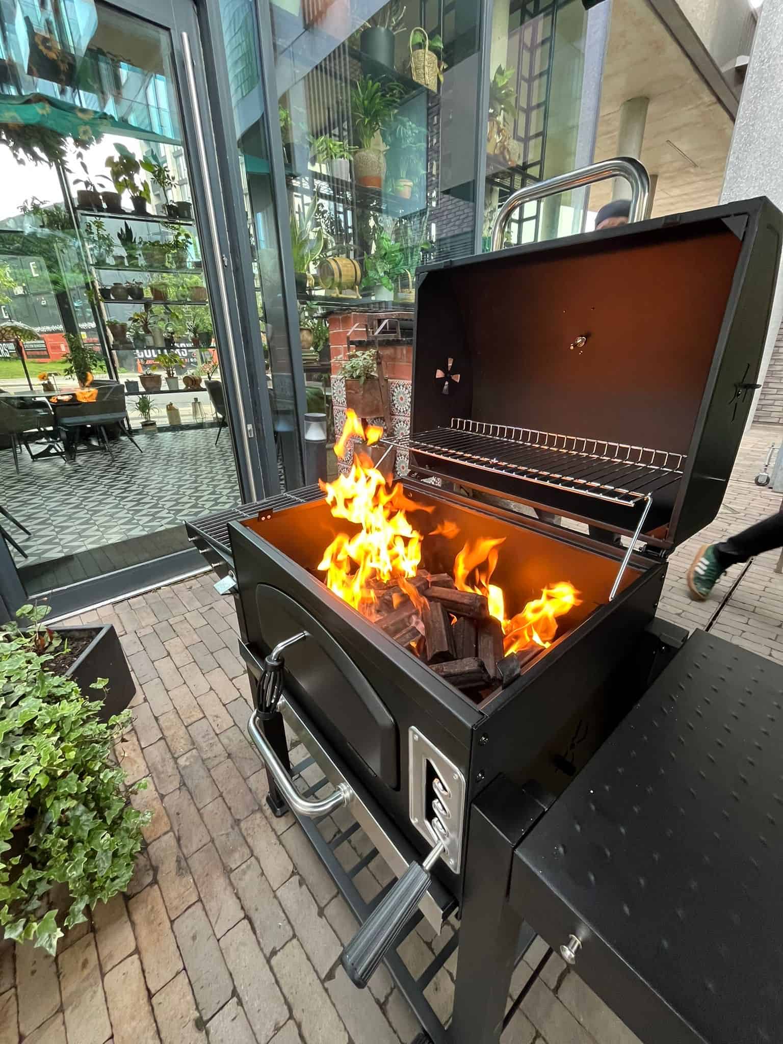 Close up of Vonhaus American BBQ alight