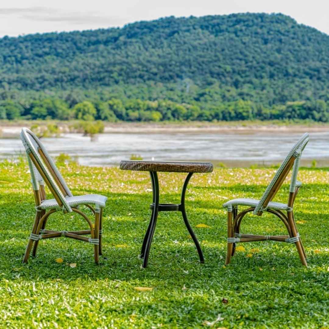 Rattan bistro set in nature