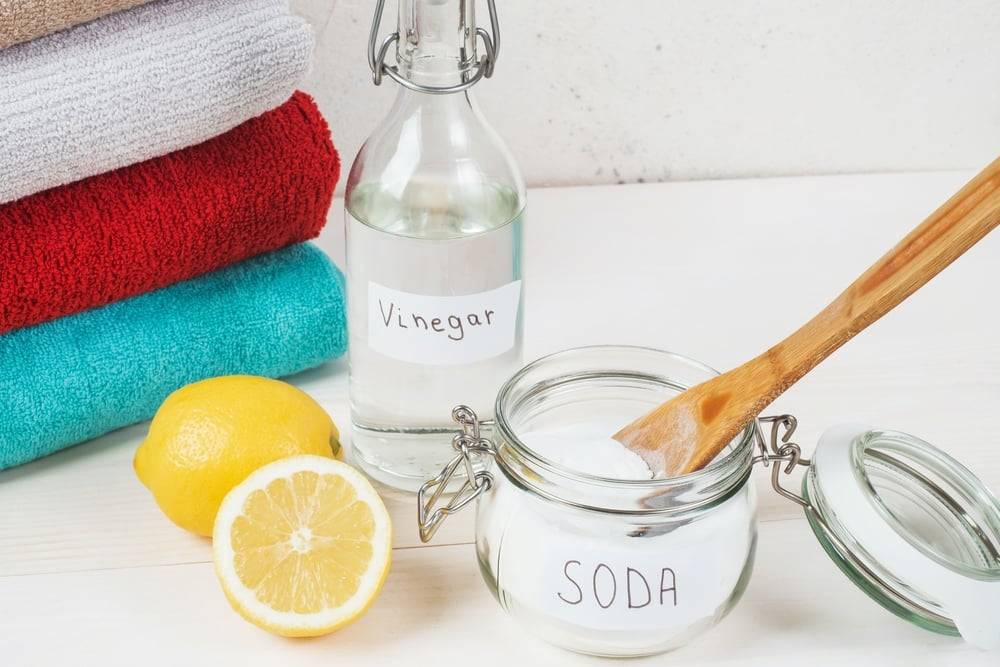 Baking soda and vinegar cleaning solution