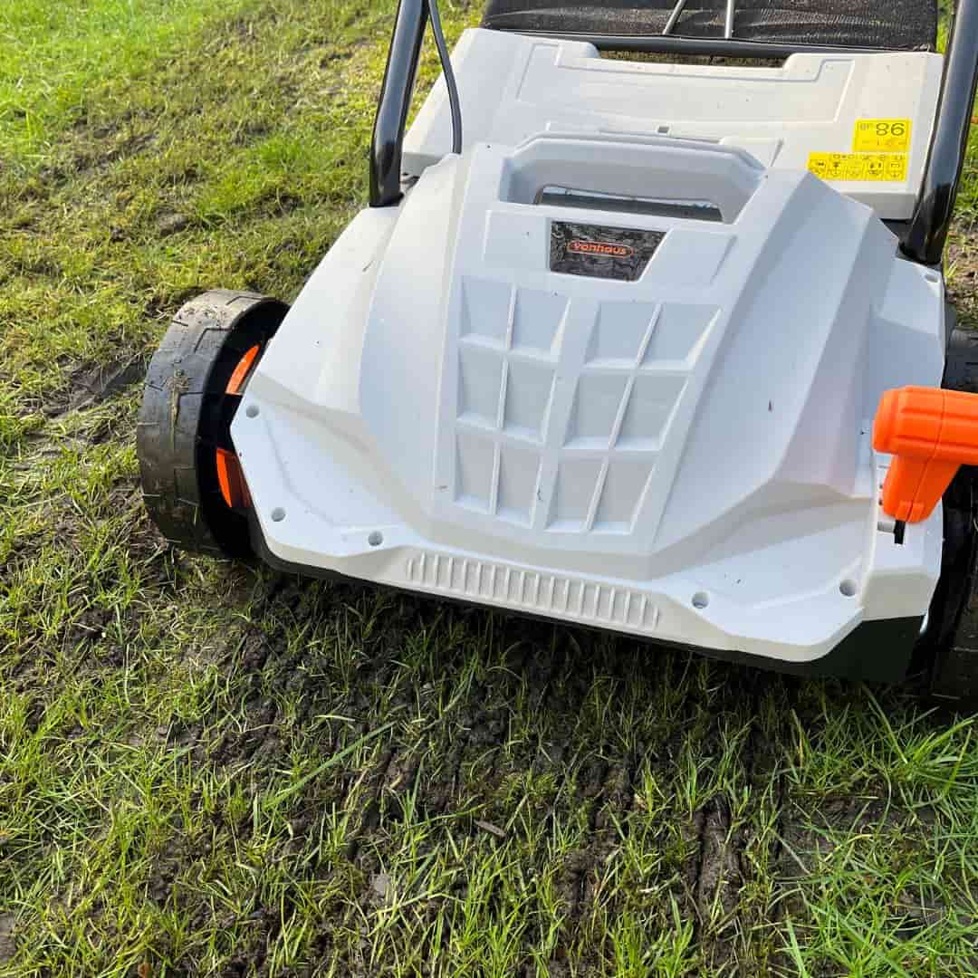 Close up of Vonhaus scarifier