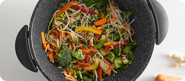Vonshef Electric Wok With Vegetables Cooking