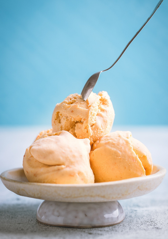 https://www.vonhaus.com/media/wysiwyg/vanilla-ice-cream-with-spoon_2.jpg